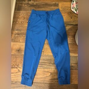 Medium Neo Everyday Cargo Scrub Jogger from Jaanuu. Tags removed but never worn